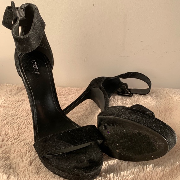 Black platform heels - Picture 3 of 7
